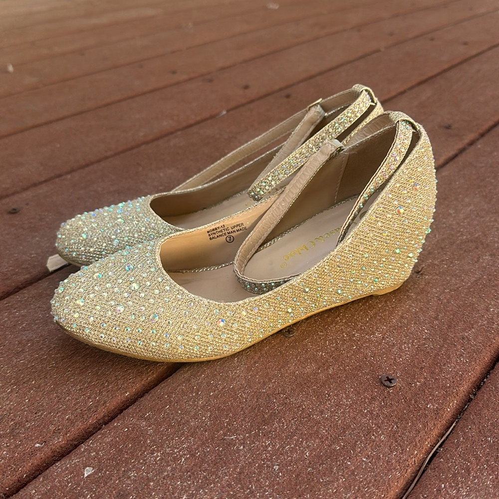 Women’s Chase & Chloe Close Toe low wedge glitter comfortable heels/shoes
